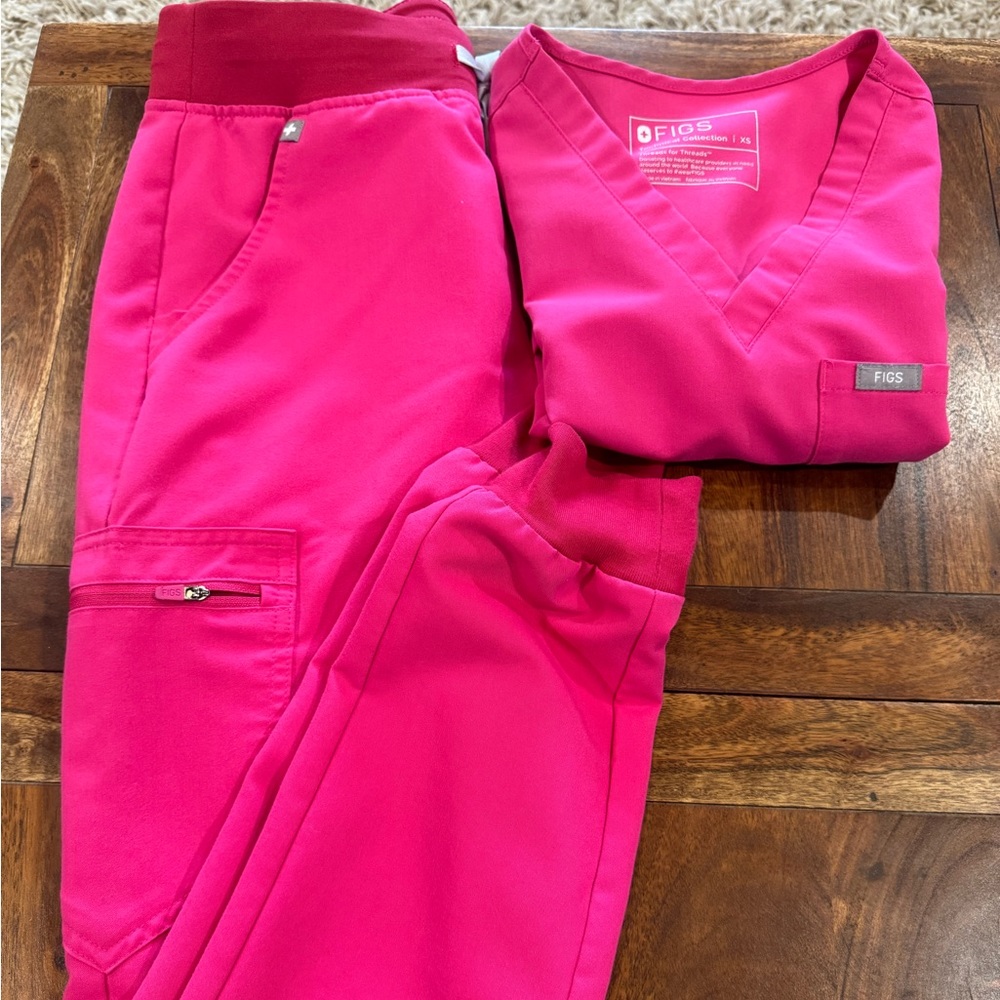 Figs shocking pink scrub set xs jogger xs top